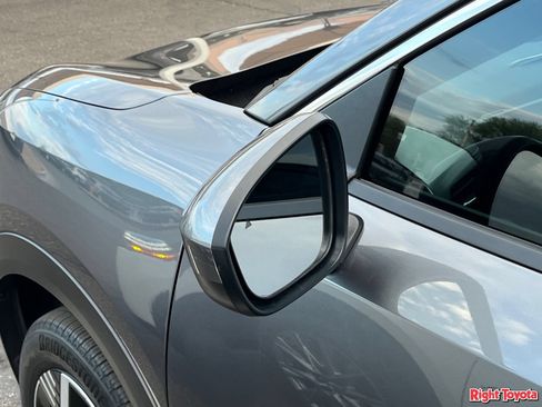 Used 2025 Nissan Kicks SV FWD image 9