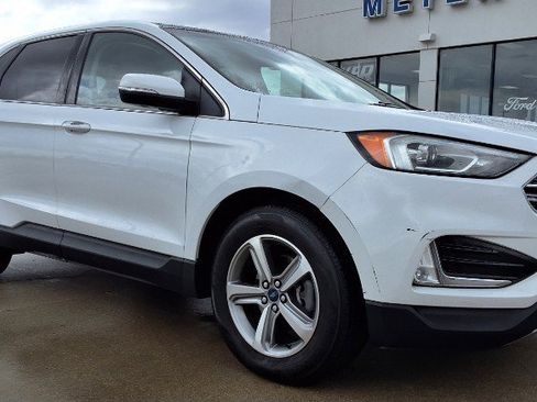 Used 2019 Ford Edge SEL w/ Equipment Group 201A FWD image 2