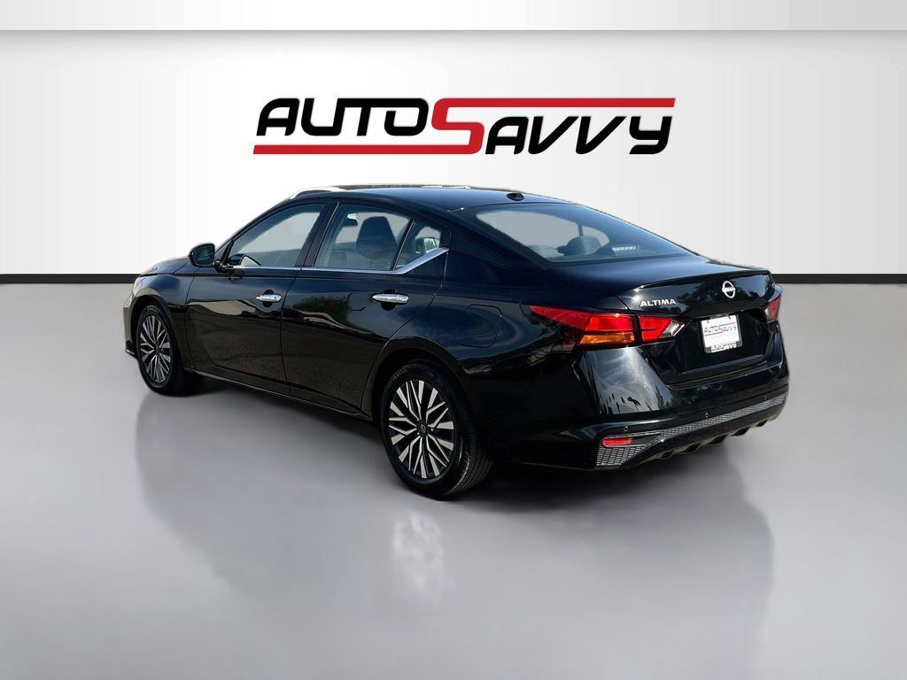 Used 2024 Nissan Altima 2.5 SV FWD image 5