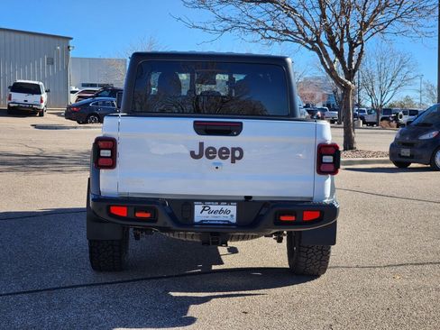 Used 2024 Jeep Gladiator Mojave w/ Safety Group AWD/4WD image 4