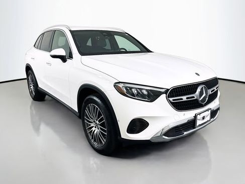 Used 2025 Mercedes-Benz GLC 300 4MATIC image 3