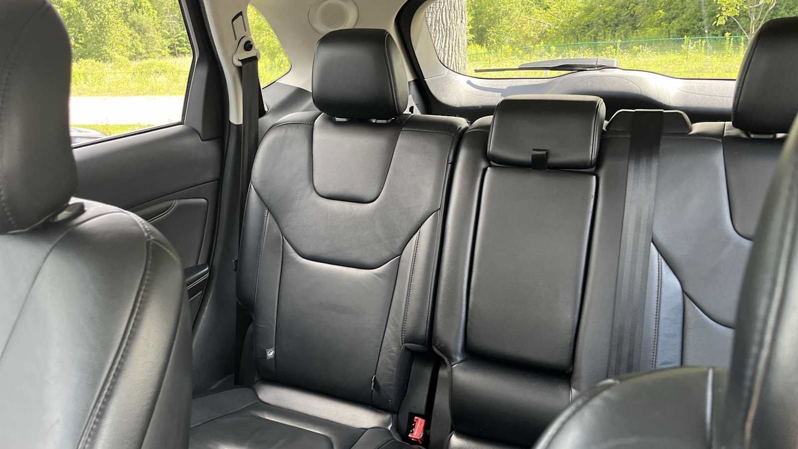 Used 2015 Ford Edge Titanium AWD/4WD image 32
