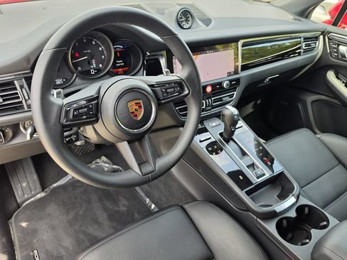 Used 2026 Porsche Macan AWD/4WD image 3