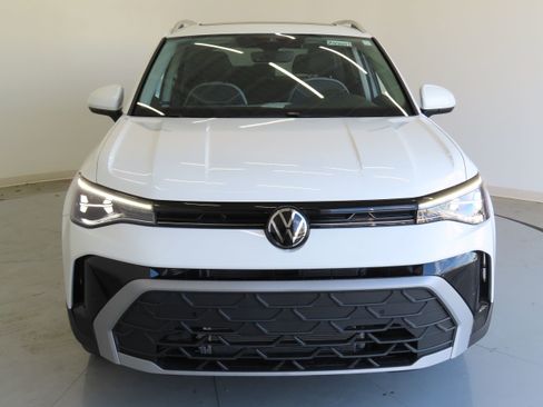 New 2025 Volkswagen Taos SE image 10