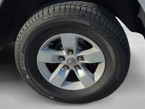 Used 2016 RAM 1500 Classic SLT RWD image 6