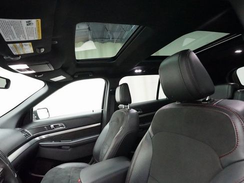 Used 2018 Ford Explorer XLT w/ Equipment Group 202A image 34