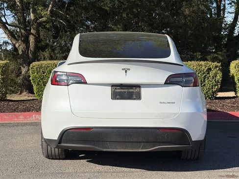 Used 2023 Tesla Model Y Performance AWD/4WD image 5