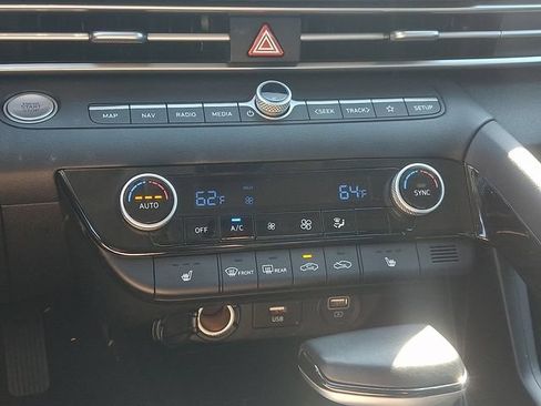 Used 2023 Hyundai Elantra SEL w/ Convenience Package FWD image 17