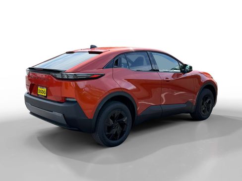 New 2026 Subaru Uncharted Premium FWD image 5