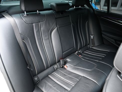 Used 2021 BMW M550i xDrive w/ Executive Package AWD/4WD image 51
