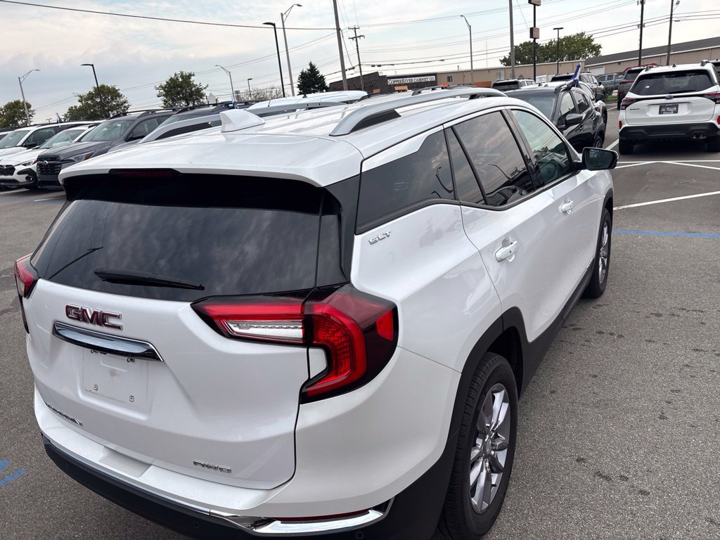 Used 2023 GMC Terrain SLT w/ LPO, Floor Liner Package AWD/4WD image 10