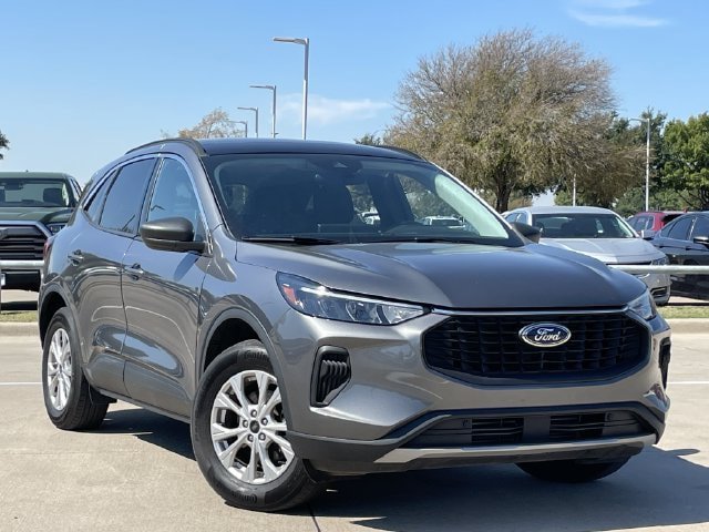 Used 2024 Ford Escape Active w/ Tech Pack #1 AWD/4WD image 2
