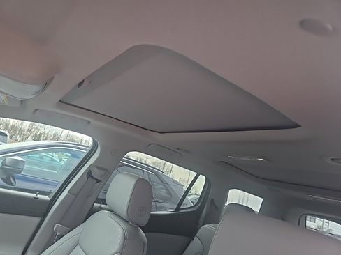 Used 2023 GMC Acadia SLT w/ Preferred Package image 10