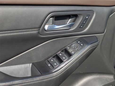 Certified 2022 Nissan Rogue SL w/ SL Premium Package image 18