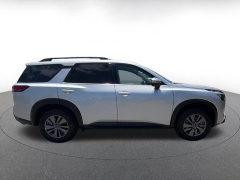 Used 2025 Nissan Pathfinder SV FWD image 16