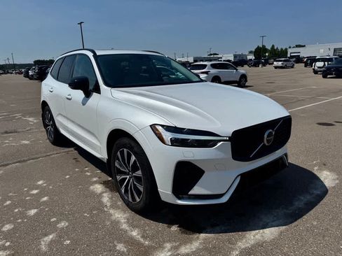 Used 2024 Volvo XC60 B5 Core w/ Protection Package Premier AWD/4WD image 3