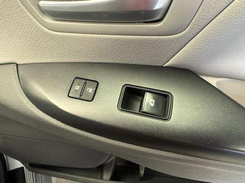 Used 2018 Toyota Sienna LE w/ Carpet Mat Package image 37