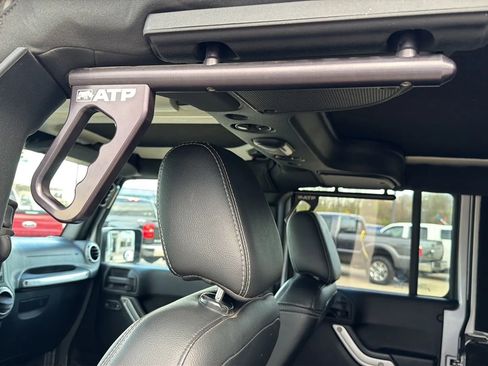 Used 2016 Jeep Wrangler Unlimited Rubicon image 50