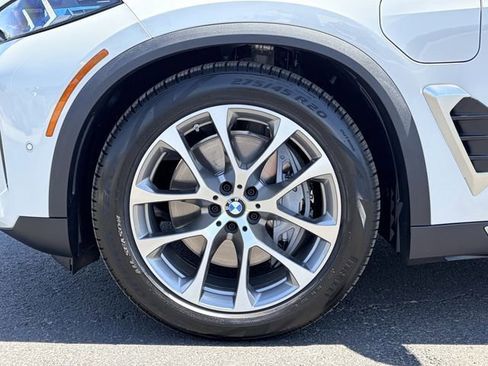 New 2026 BMW X5 xDrive50e w/ Premium Package AWD/4WD image 10