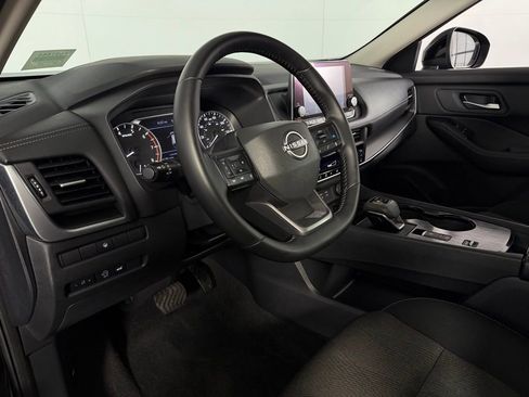 Used 2025 Nissan Rogue SV image 19