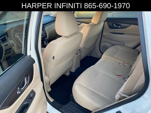 Used 2016 Nissan Rogue SV w/ SV Premium Package AWD/4WD image 7