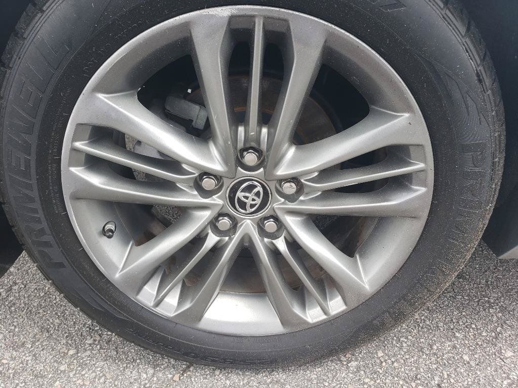 Used 2017 Toyota Camry SE FWD image 16