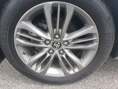 Used 2017 Toyota Camry SE image 16