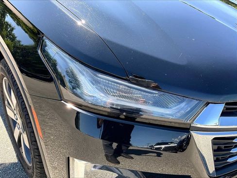 Used 2023 Chevrolet Traverse LT AWD/4WD image 31