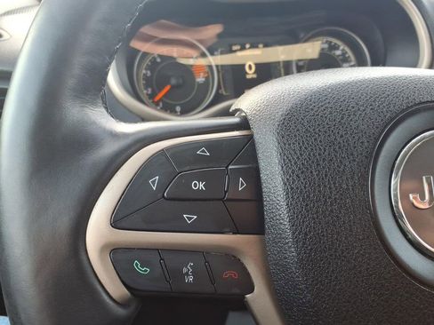 Used 2016 Jeep Cherokee Latitude w/ Cold Weather Group image 13