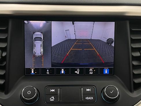 Used 2023 GMC Acadia Denali w/ Denali Ultimate Package FWD image 4