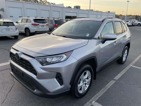 Used 2021 Toyota RAV4 XLE w/ Convenience Package image 4