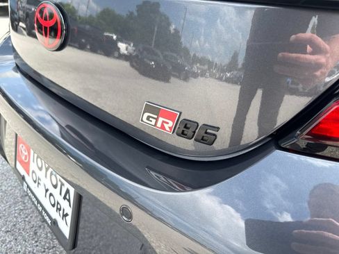 Used 2022 Toyota GR86 RWD image 13