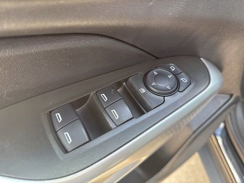 Used 2024 Chevrolet Trax RS w/ Sunroof Package FWD image 10