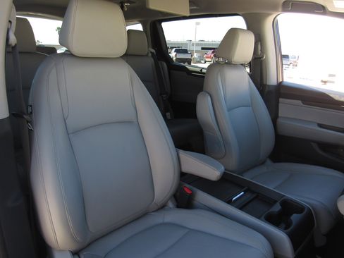 Certified 2018 Honda Odyssey EX-L image 11