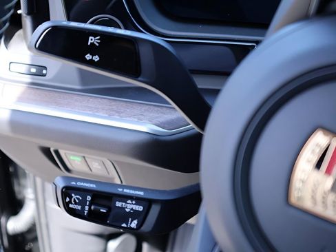 Certified 2025 Porsche Cayenne AWD/4WD image 32