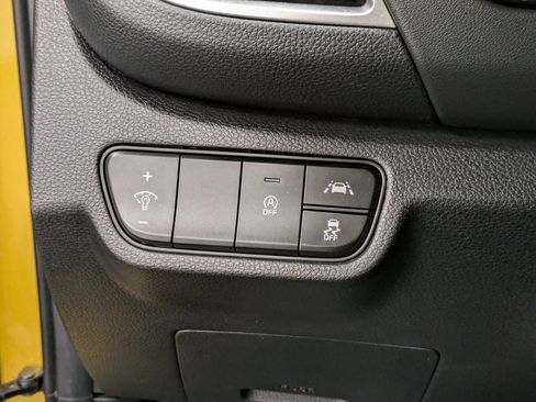 Certified 2022 Kia Seltos SX w/ Sunroof Package image 20