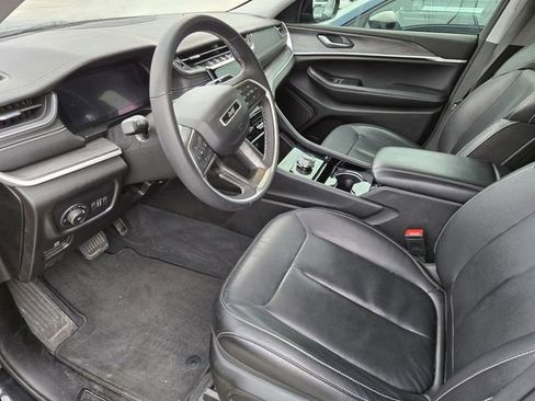 Used 2023 Jeep Grand Cherokee Limited w/ Trailer Tow Prep Group (B) RWD image 8