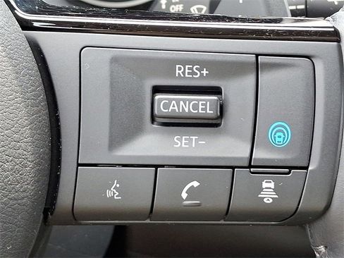 Used 2023 Nissan Rogue SL w/ SL Premium Package image 24