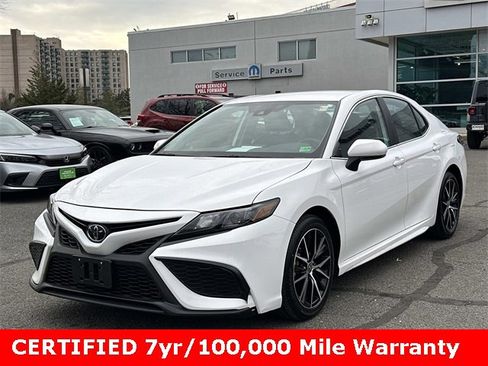 Used 2024 Toyota Camry SE image 5