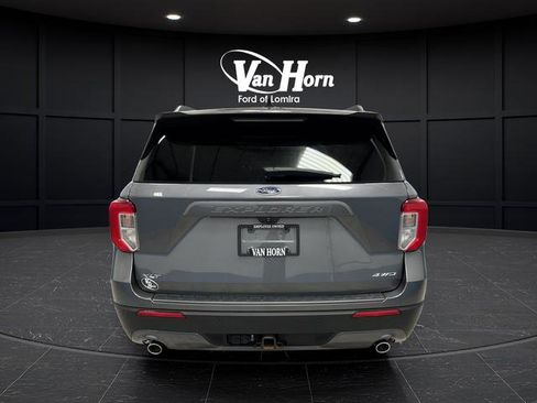 Used 2021 Ford Explorer XLT w/ XLT Sport Appearance Package AWD/4WD image 4