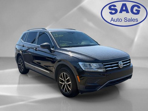 Used 2021 Volkswagen Tiguan SE w/ Panoramic Sunroof Package FWD image 2