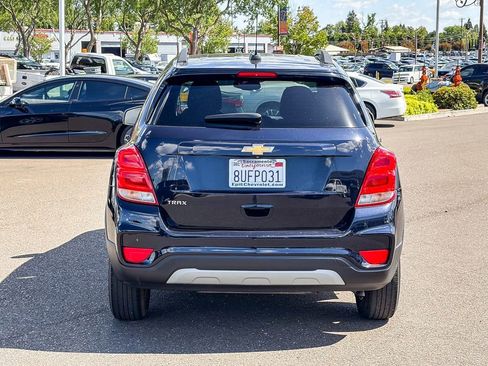 Used 2021 Chevrolet Trax LT image 3