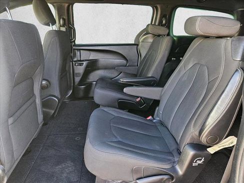 Used 2018 Chrysler Pacifica Touring Plus w/ S Appearance Package FWD image 23