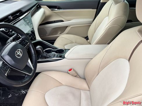 Used 2020 Toyota Camry XLE w/ Carpet Mat Package FWD image 18