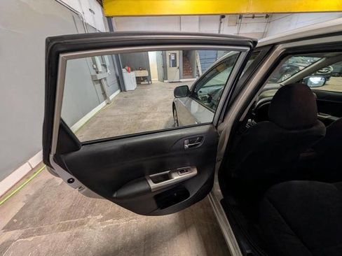 Used 2010 Subaru Impreza 2.5i AWD/4WD image 24