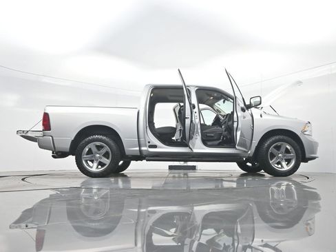 Used 2017 RAM 1500 Express AWD/4WD image 43