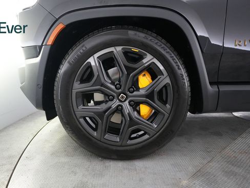 Used 2025 Rivian R1S Premium AWD/4WD image 19