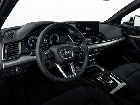 Certified 2025 Audi Q5 e Premium Plus AWD/4WD image 8