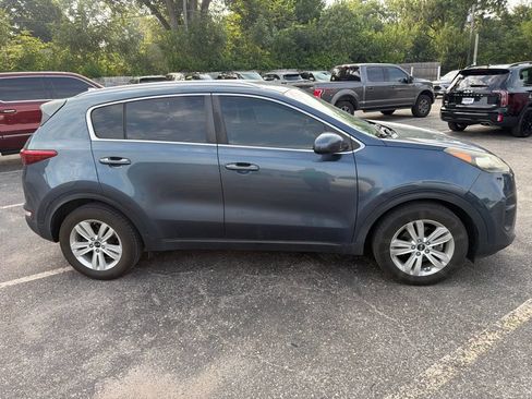 Used 2018 Kia Sportage LX w/ LX Popular Package FWD image 2