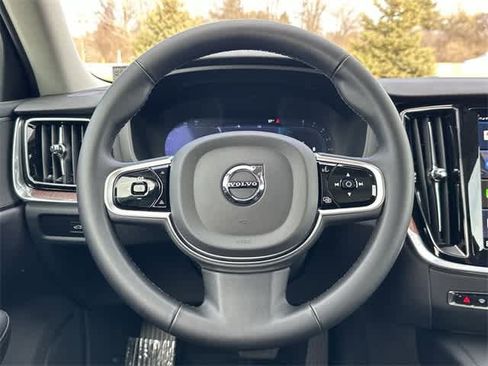 Used 2025 Volvo V60 B5 Cross Country Plus image 8